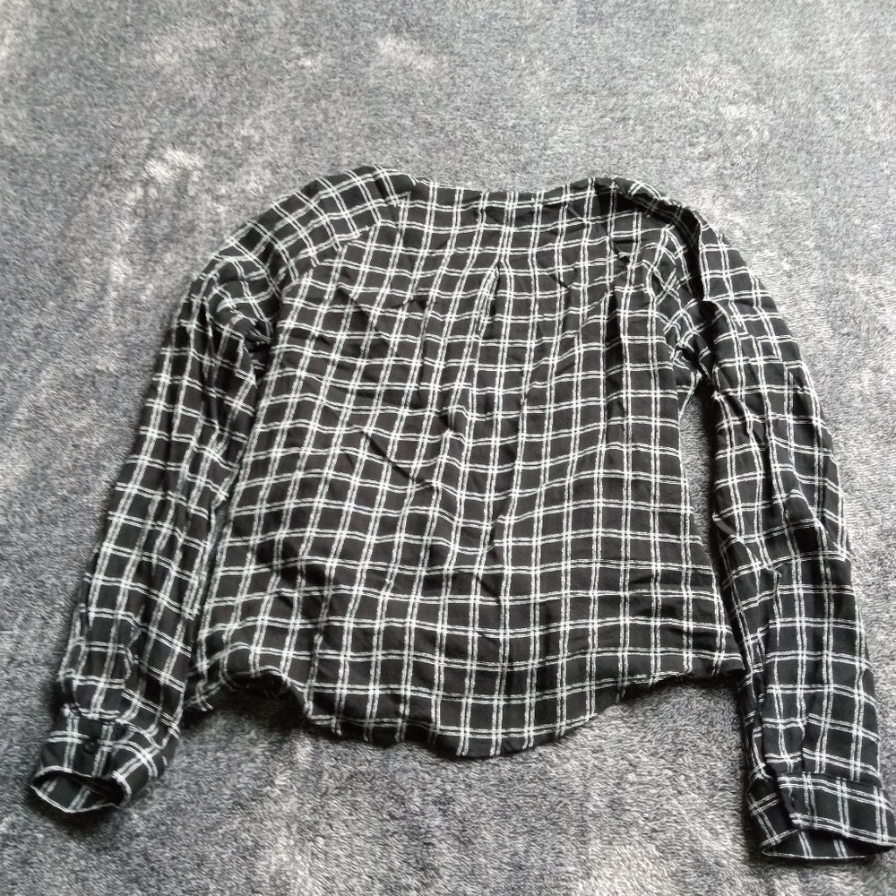 Urban Outfitters black and white geometric blouse - Picture 4 of 5